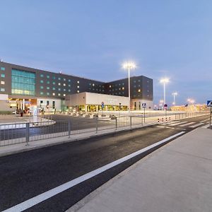 Courtyard By Marriott Warsaw Airport